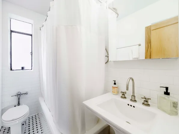 255 West 23rd Street 4HW image 7 of 7