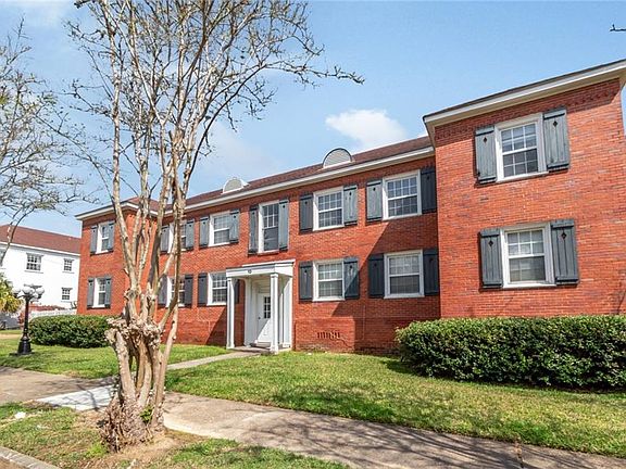 3rd image of 204 Summerville Ct