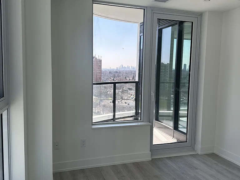 25 Cordova Ave #1405 — Photo 6