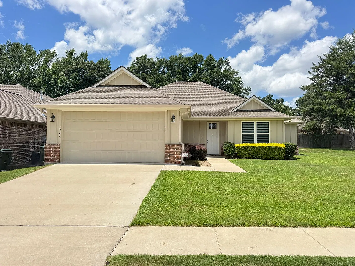 Cottage Park Circle — Photo 1