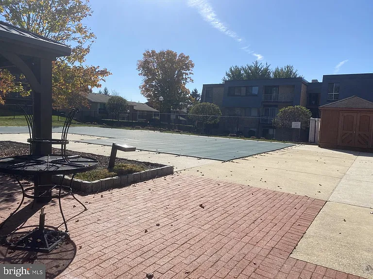 33 Stonehenge Cir #3 — Photo 24