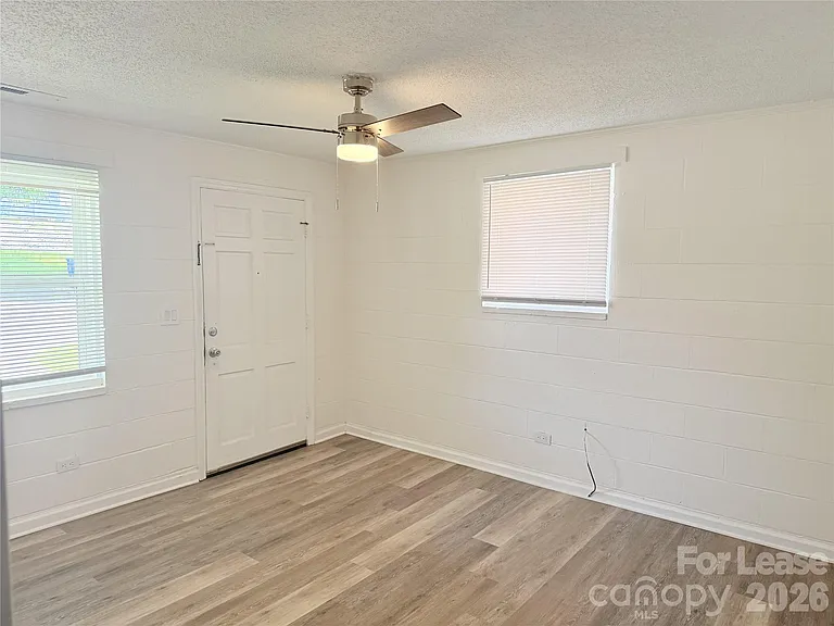 110 N Peterson St — Photo 4