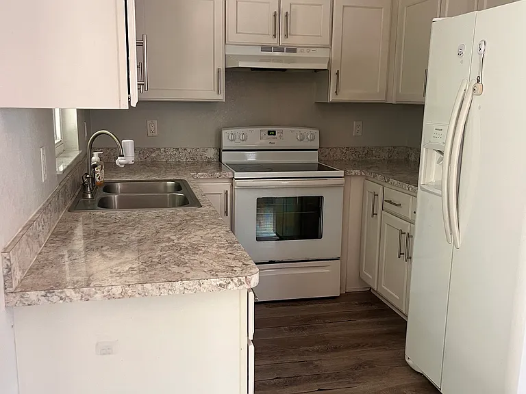 3380 NE 57th Ave — Photo 4