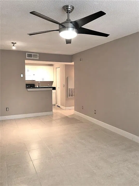 1033 S Hiawassee Rd — Photo 3
