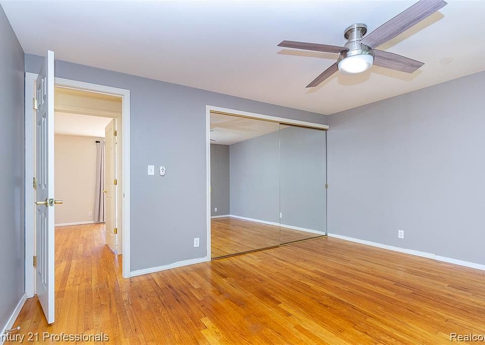 6361 Emerald Lake Dr, photo 15