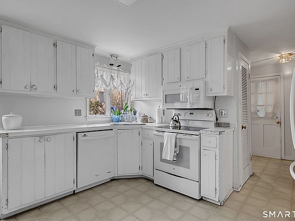 4th image of 3 Cotswold Way