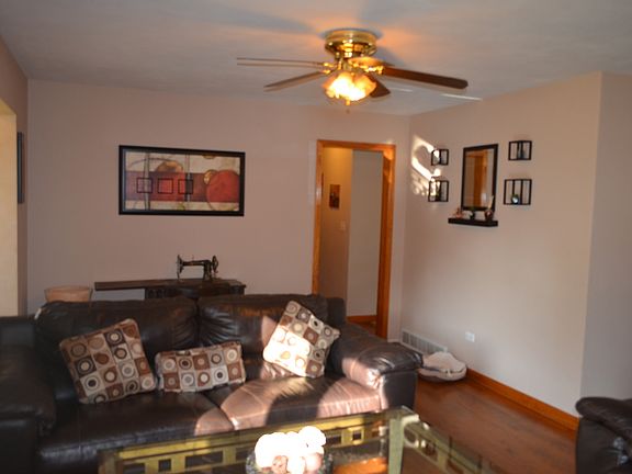 4th image of 3842 Woodlawn Ave