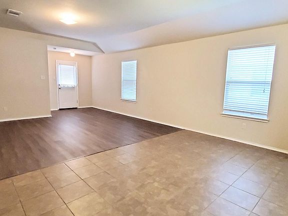 2nd image of 3233 Dumas Dr