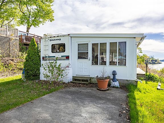 3rd image of 7945 Lake Rd #81