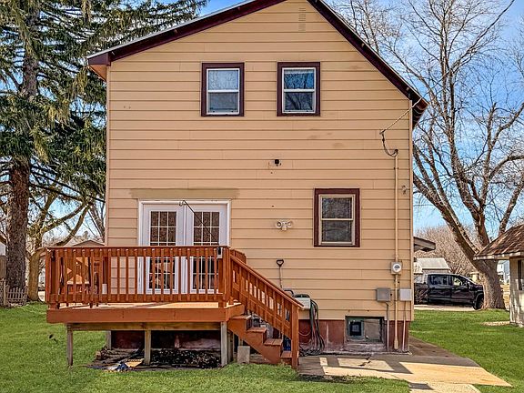 3rd image of 352 3rd St