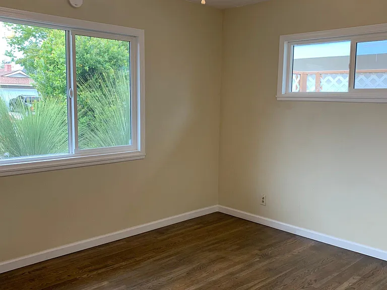 7652 Nancy Dr — Photo 2