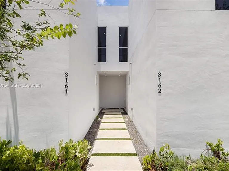 3164 Plaza St — Photo 22