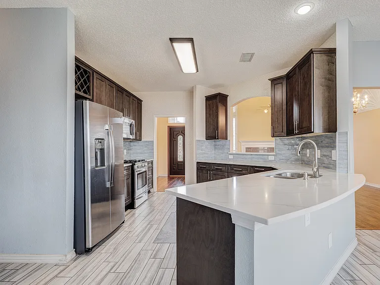 1726 Northampton Dr — Photo 7
