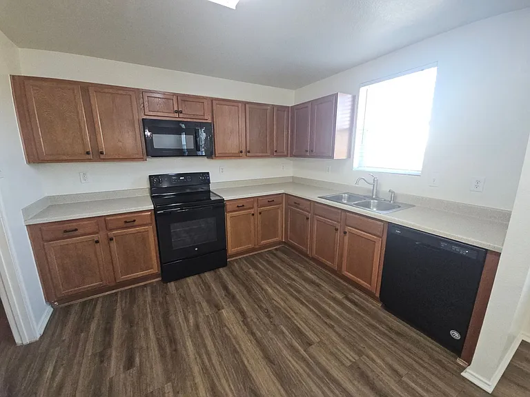 1432 Lauren Dr — Photo 8
