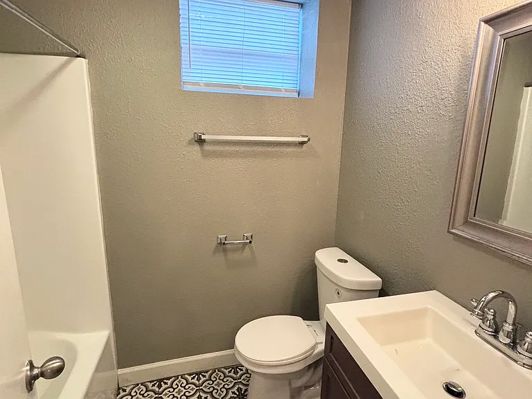 215 W Fairview St #102 — Photo 8