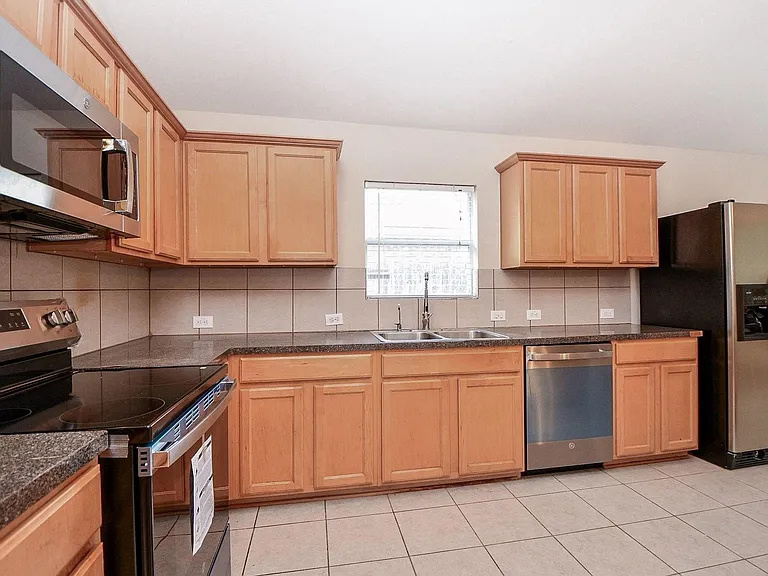 18006 Willow Cliff Ln — Photo 10