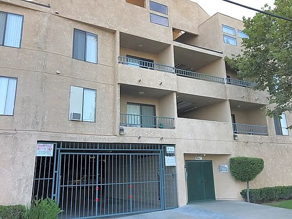 2nd image of 2052 N Bush St APT 104
