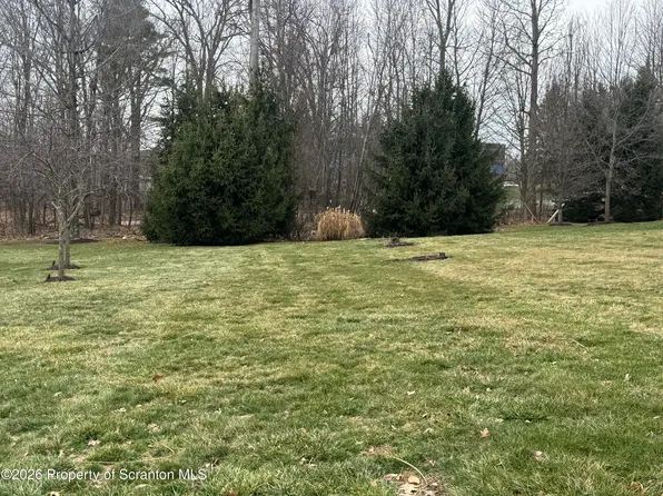 Chatham Hill Cir, Clarks Summit, PA 18411