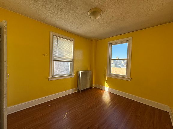 3rd image of 3115 Fairmount Ave #Up