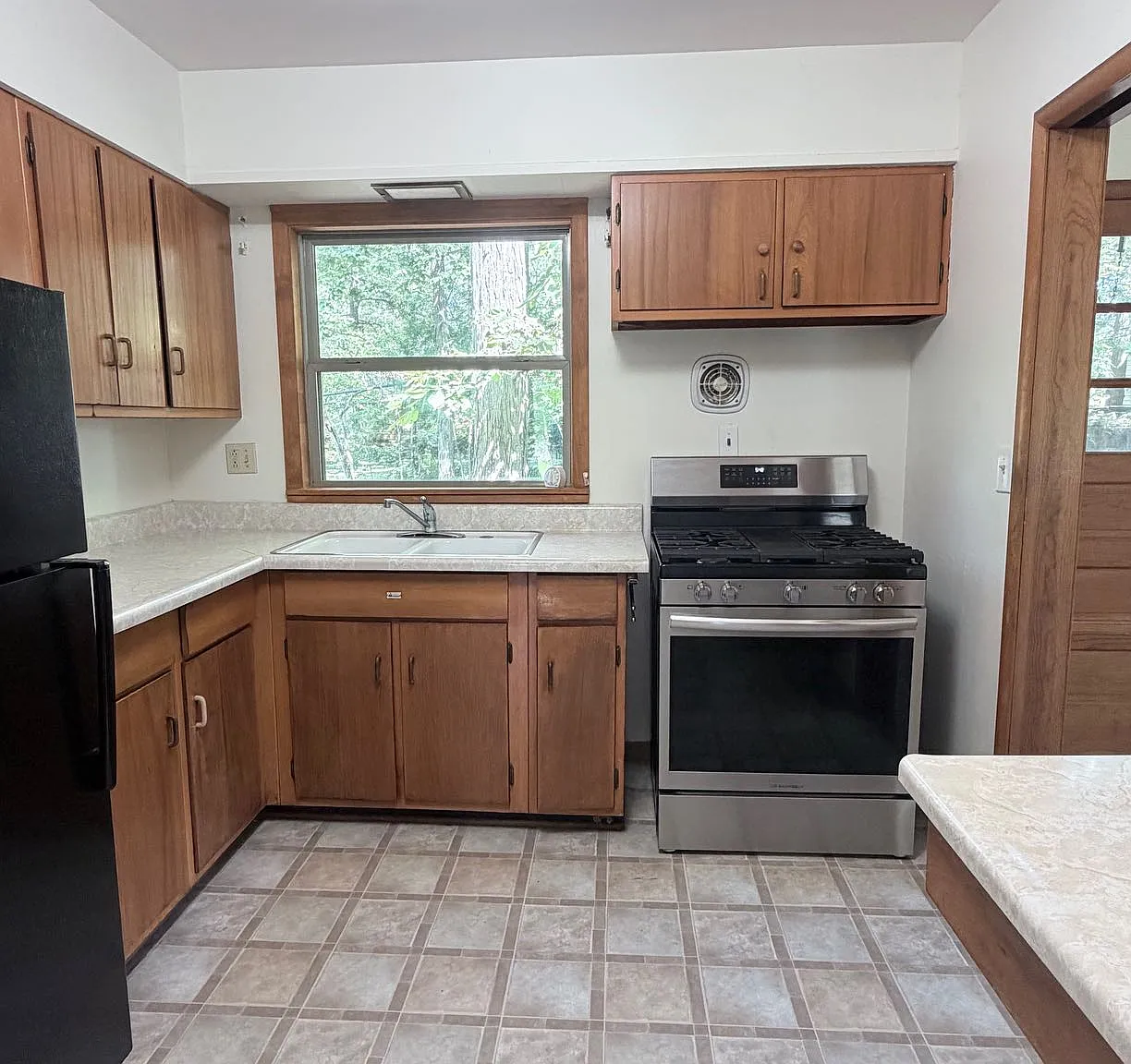 1119 Longwood — Photo 3