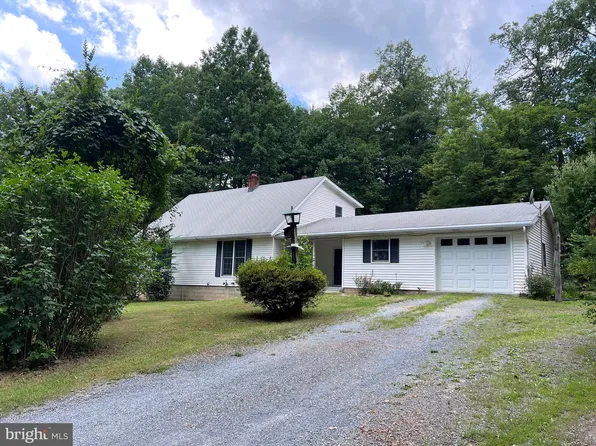211 Crestview Ln, Berkeley Springs, WV 25411