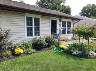 905 East Dr, Sheffield Lake, OH