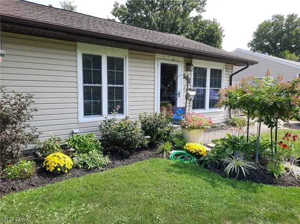 905 East Dr, Sheffield Lake, OH 44054