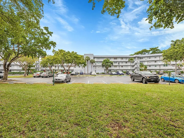 118 Royal Park Dr #4G — Photo 23