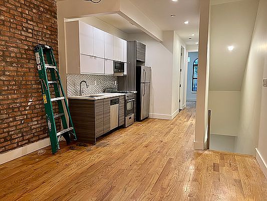 5th image of 1340 Hancock St APT 1L