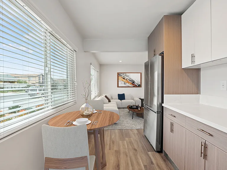 1358 W 36th St #D — Photo 3