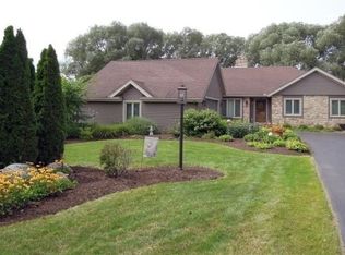 24 Canterbury Trl, Fairport, NY 14450