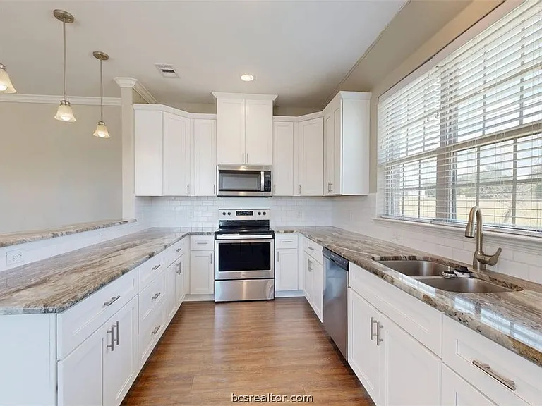 2027 Harvey Mitchell Pkwy S — Photo 7