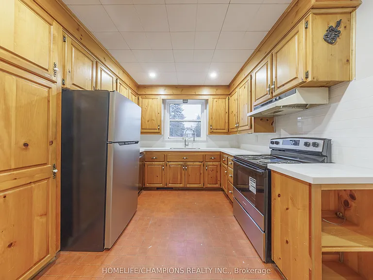 44 Marydon Cres — Photo 8