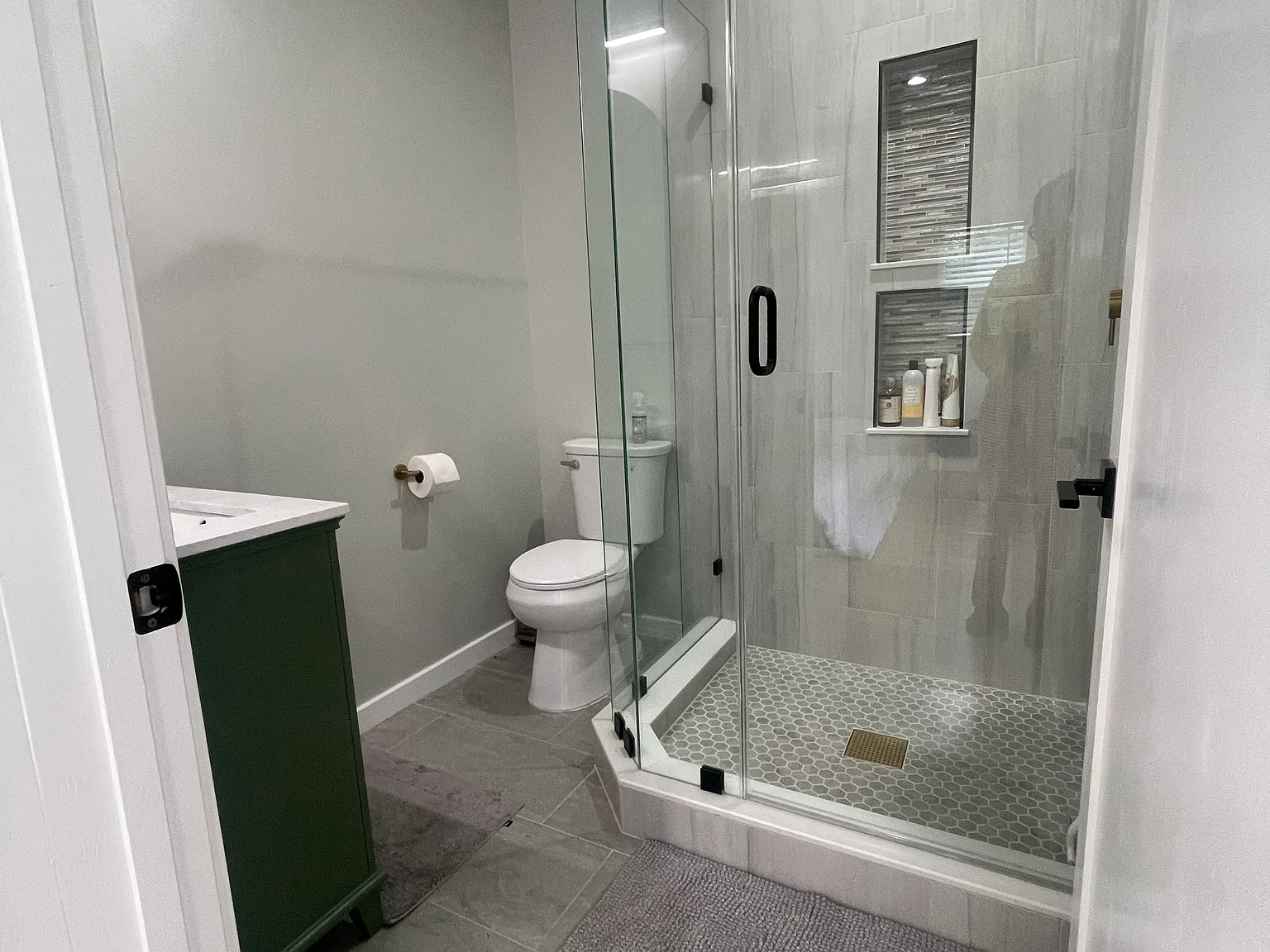 2 bed, 900 sqft, $2,500 — Photo 3
