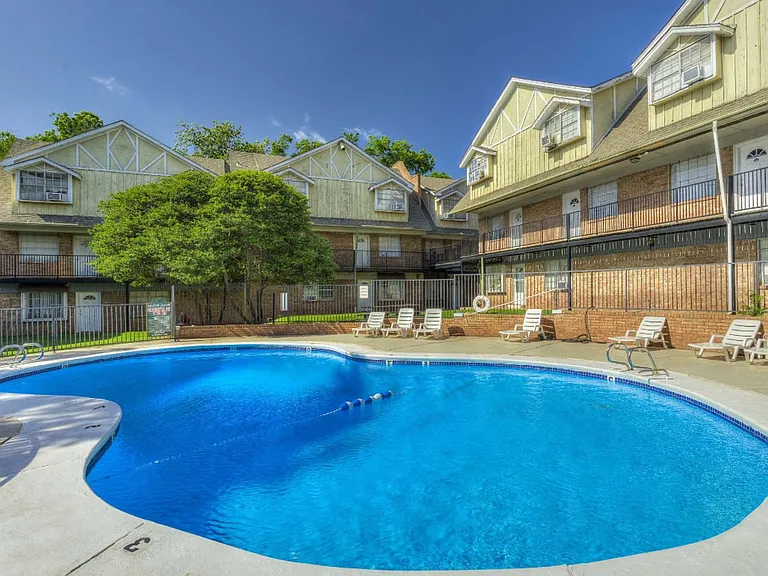 The Pines Apts — Photo 7