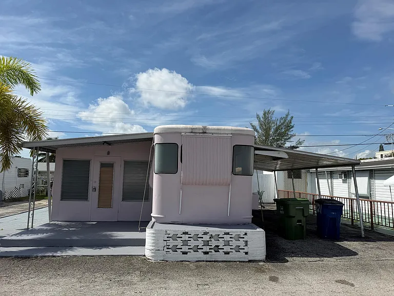 821 SW 1st Ct — Photo 1