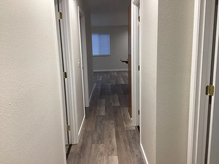 2302 Roosevelt Ave — Photo 12