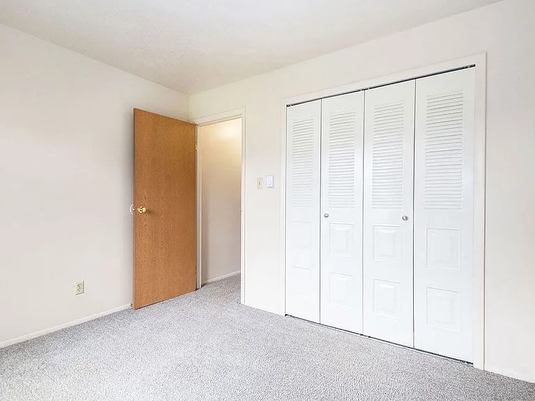 Hickory Village Apartments — Photo 64
