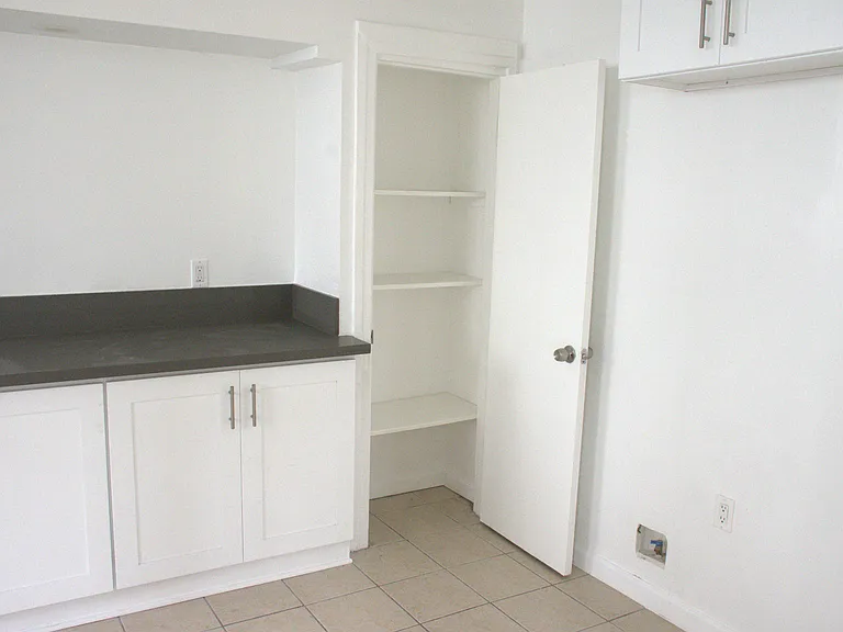 5860 Estrella Ave #1/2 — Photo 5