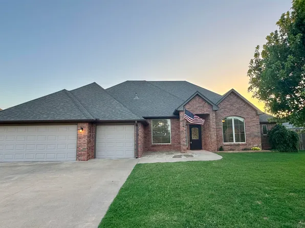 2020 Day Break Ln, Enid, OK 73703