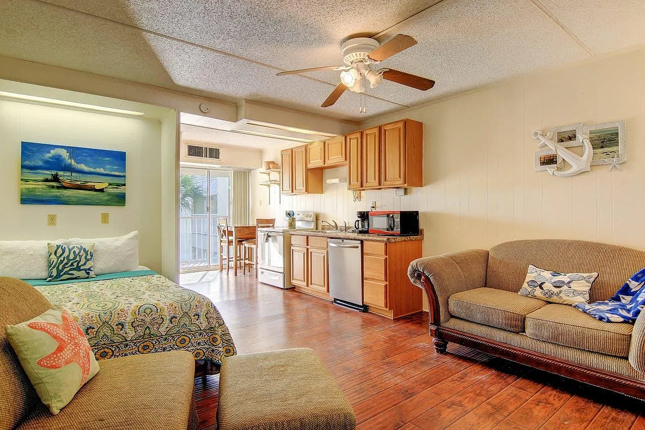 Studio, 388 sqft, $950 — Photo 2