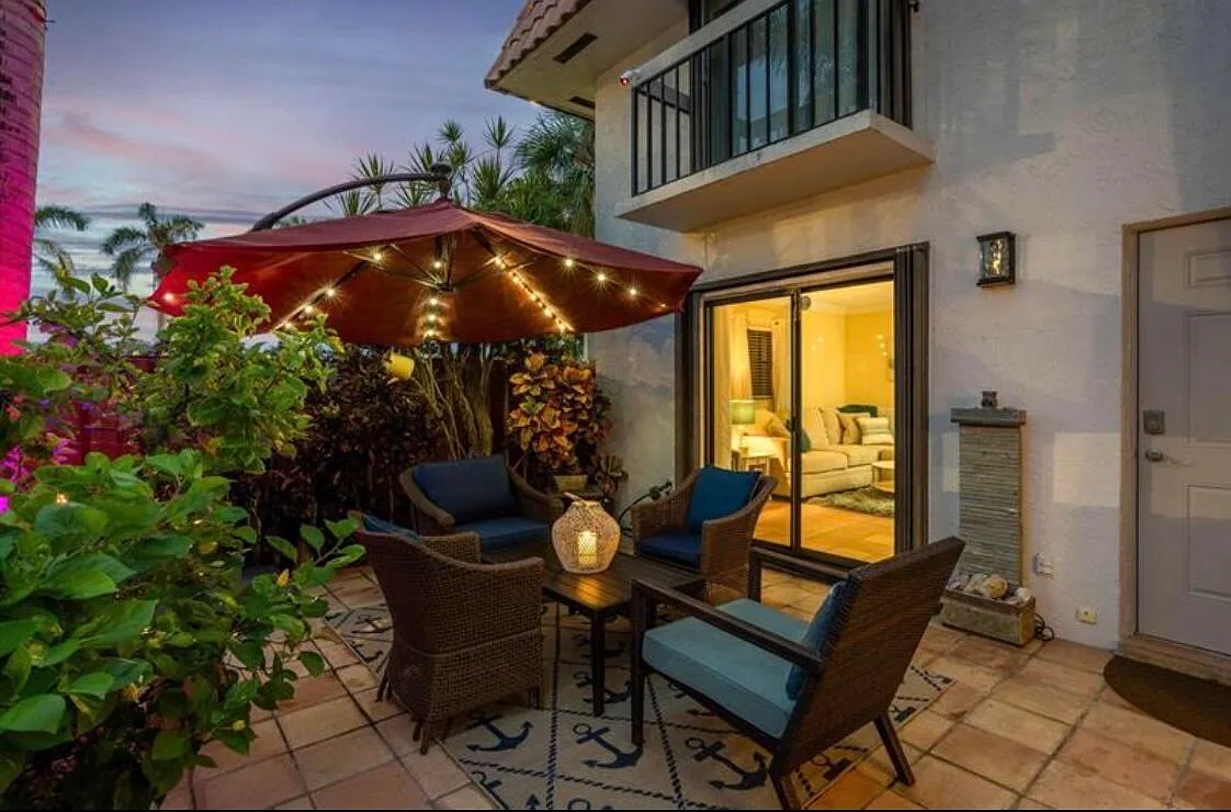 2 bed, 2.5 bath, 1380 sqft, $2,999 — Photo 1