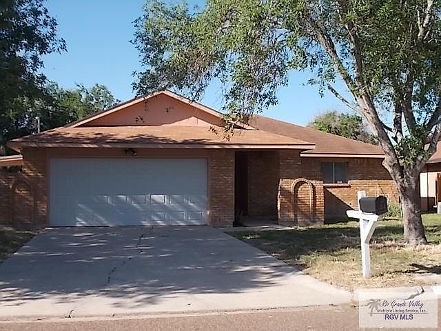 1st image of 990 Blue Bonnet Dr