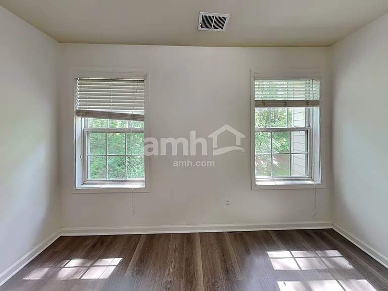 240 Shenandoah Trce — Photo 20
