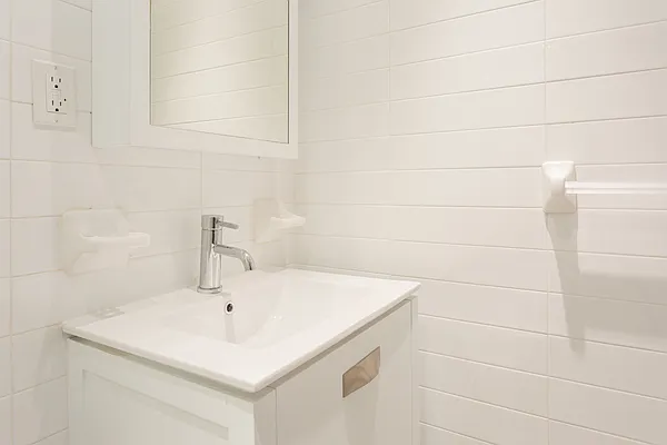 Rented by Compass | media 24