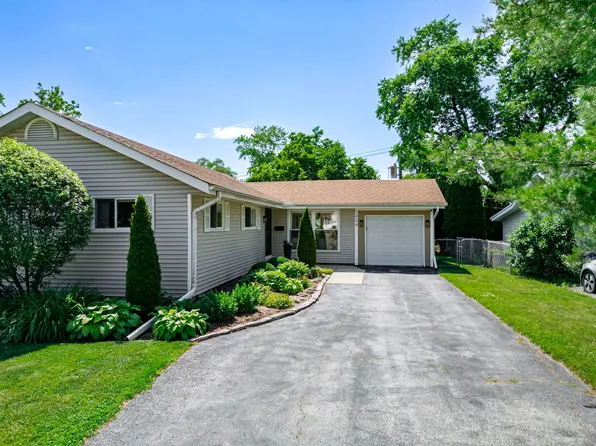 424 S Erie St, Wheaton, IL 60187