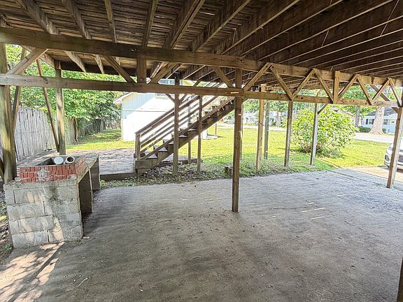 5th image of 501 S Fairway Ave