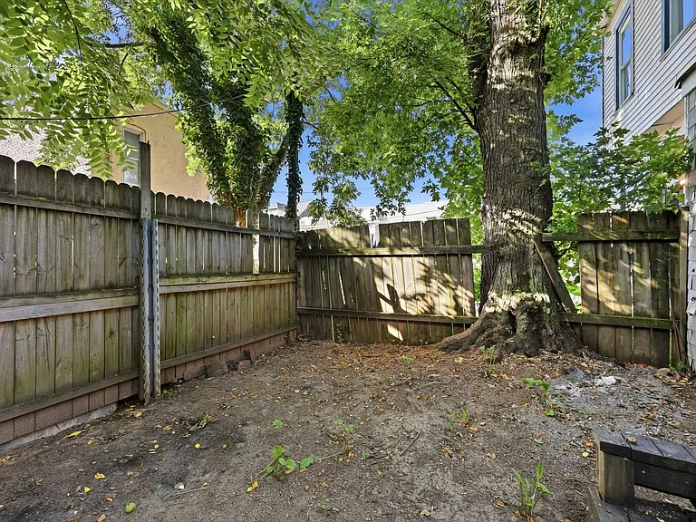 502 N Clayton St — Photo 15