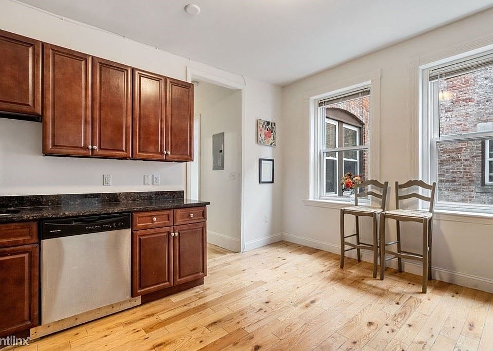 82 Shepton #2 Boston (Dorchester) Unit Photo 6