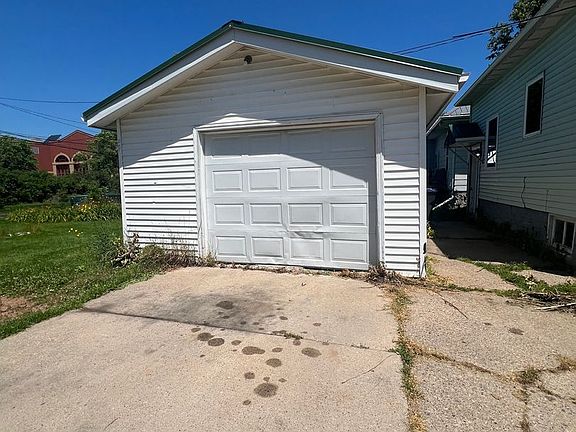 4th image of 412 S Peach Ave
